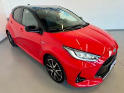 										TOYOTA YARIS 1.5H 92 CV PREMIERE full									