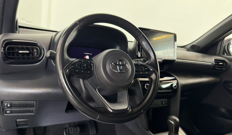 								TOYOTA YARIS CROSS AWD-I full									