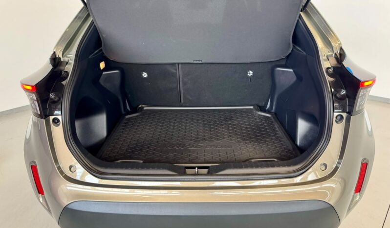 								TOYOTA YARIS CROSS AWD-I full									